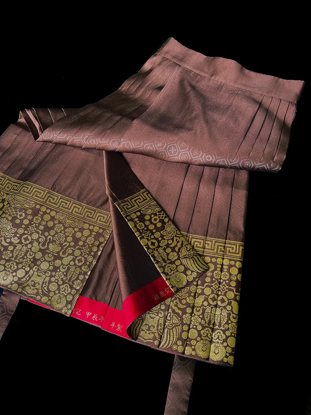 Bao Za 宝藏 Precious Treasures Ming Dynasty Mamian Skirt