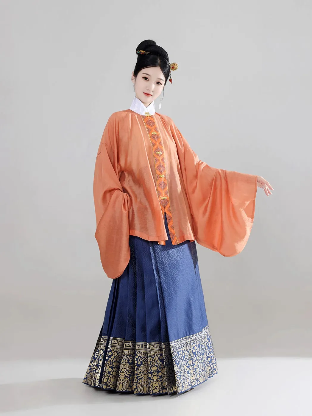 Bao Za 宝藏 Precious Treasures Ming Dynasty Mamian Skirt