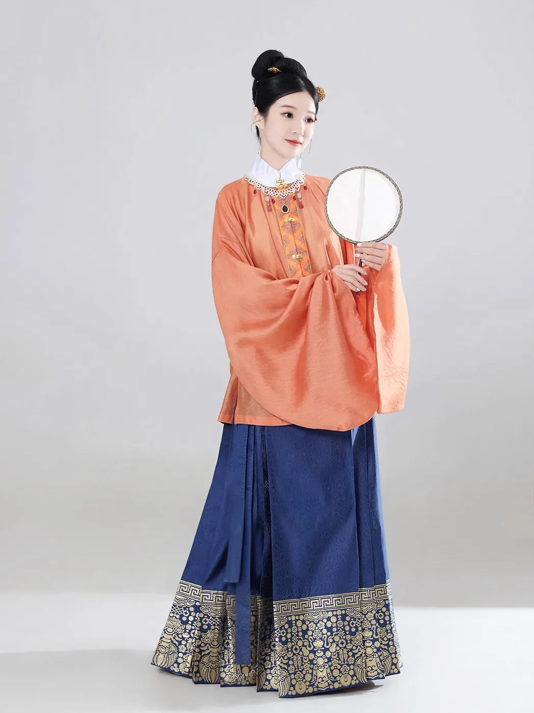 Bao Za 宝藏 Precious Treasures Ming Dynasty Mamian Skirt