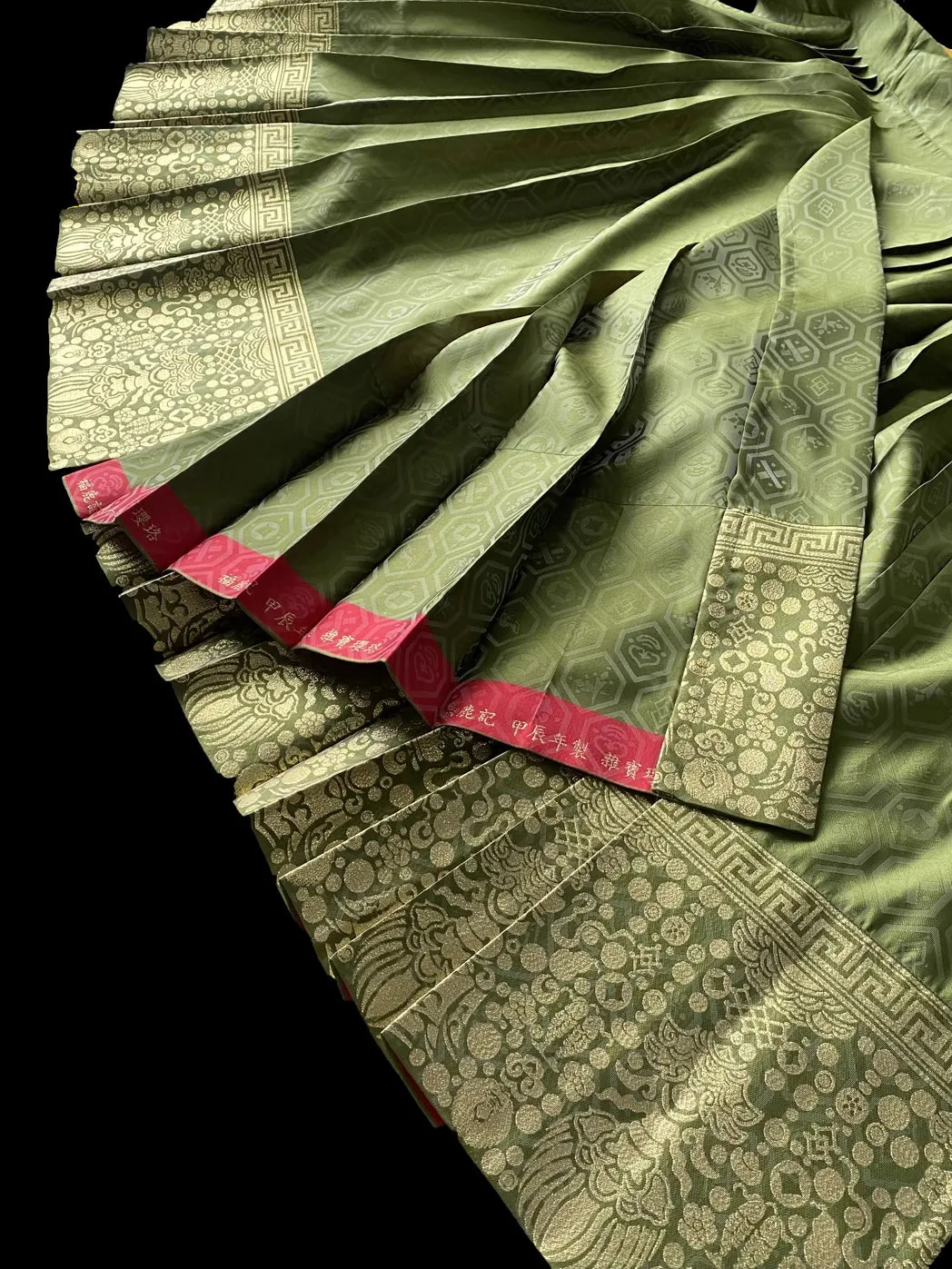 Bao Za 宝藏 Precious Treasures Ming Dynasty Mamian Skirt