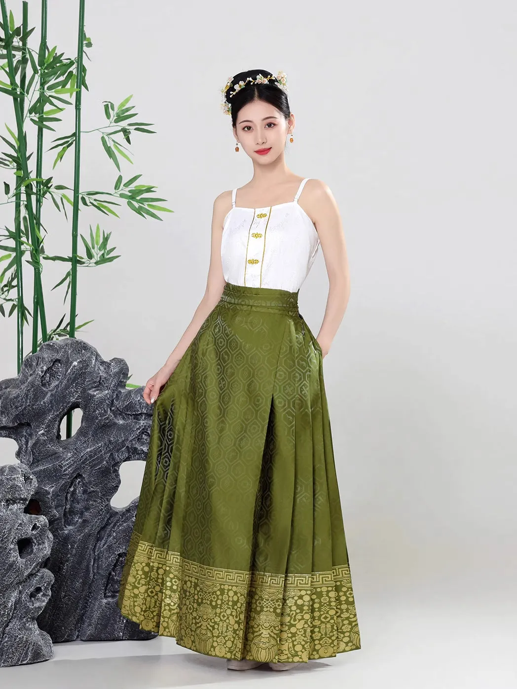 Bao Za 宝藏 Precious Treasures Ming Dynasty Mamian Skirt