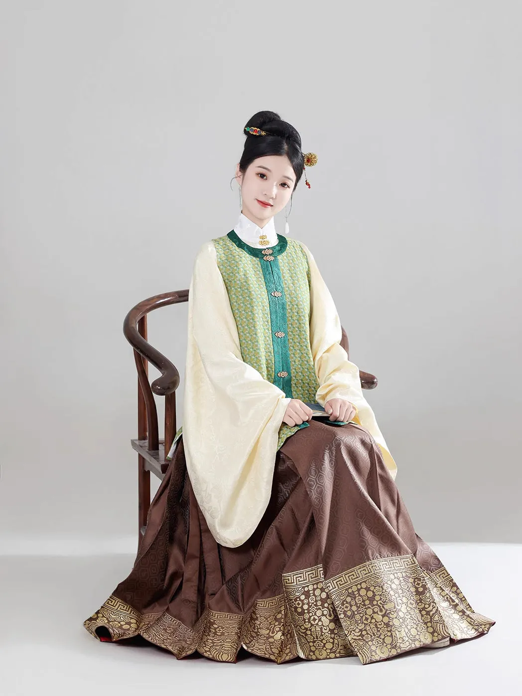 Bao Za 宝藏 Precious Treasures Ming Dynasty Mamian Skirt